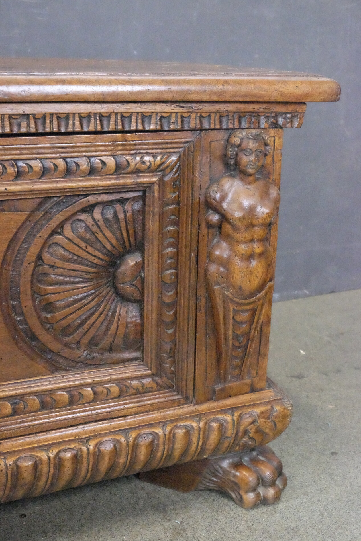 17th century Fine Walnut Italian Cassone