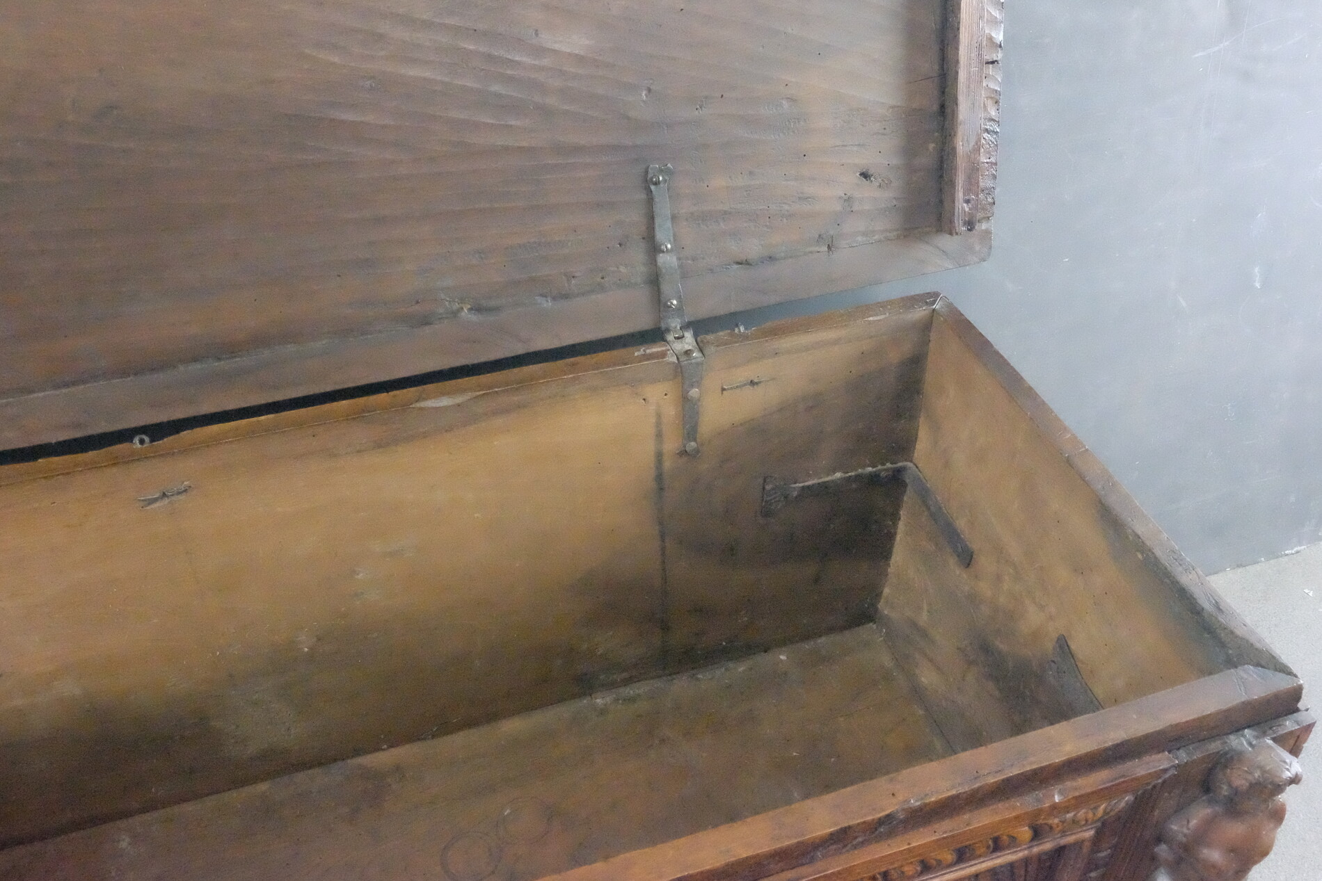 17th century Fine Walnut Italian Cassone