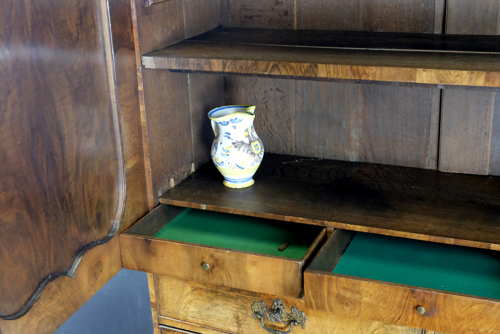 Cabinet in Satin Wood 1750