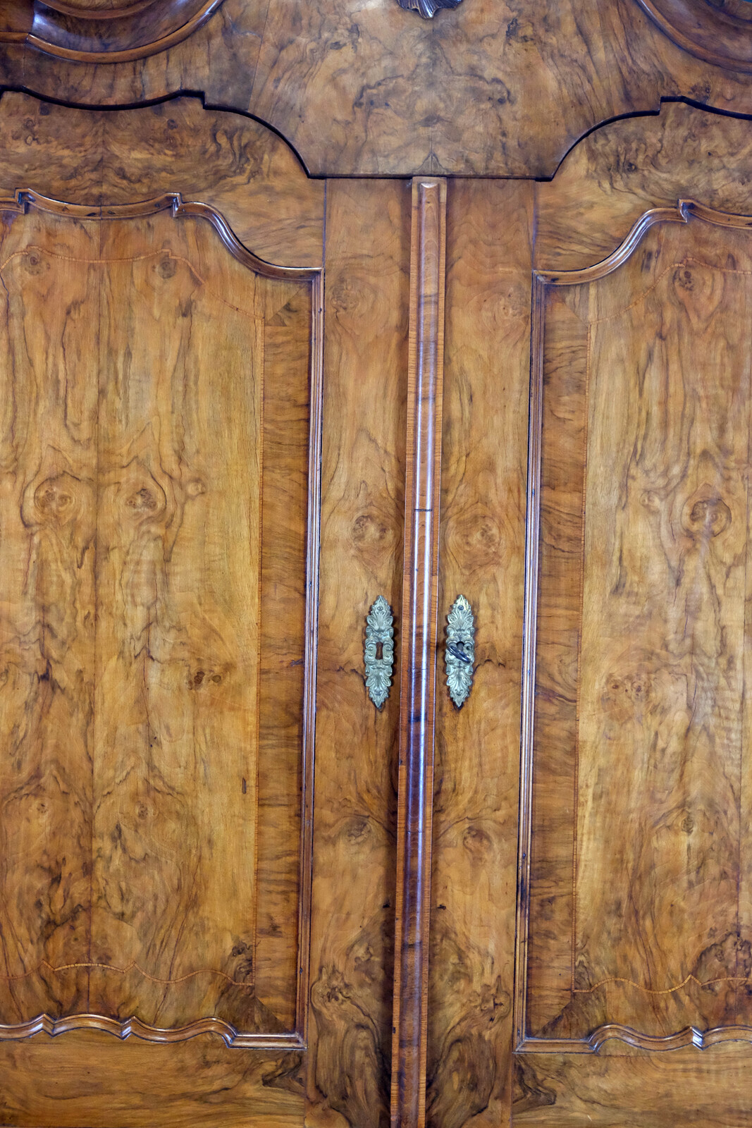 Cabinet Louis XV walnut