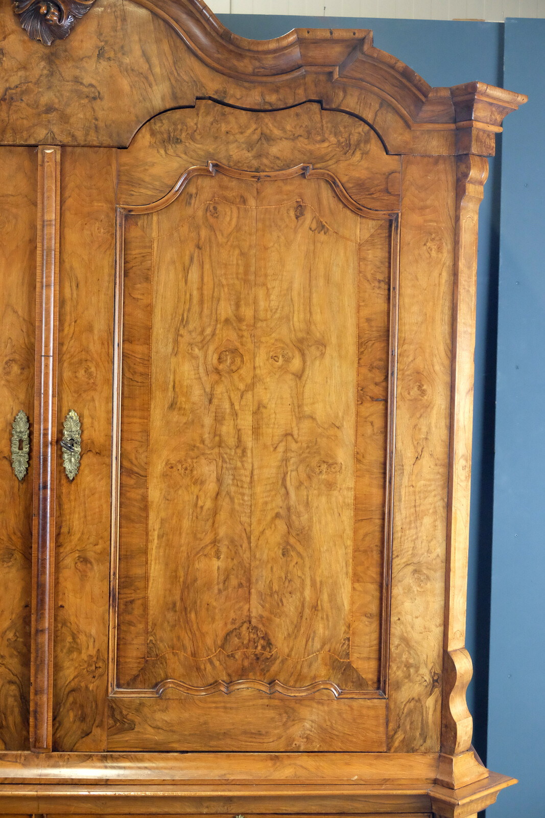 Cabinet Louis XV walnut