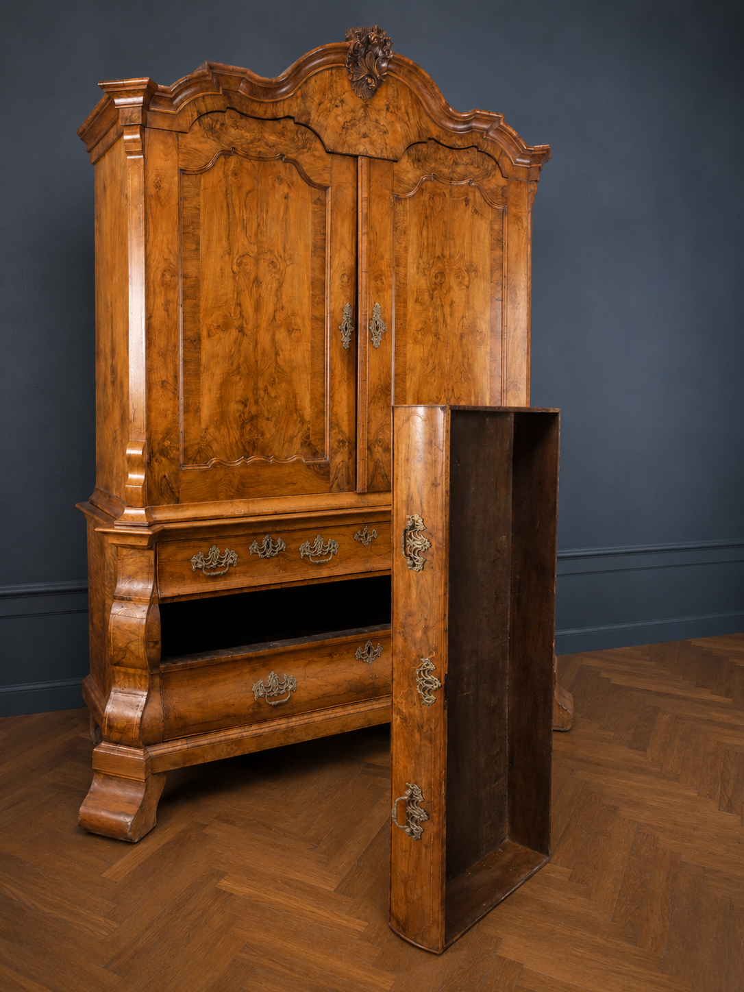Cabinet Louis XV walnut