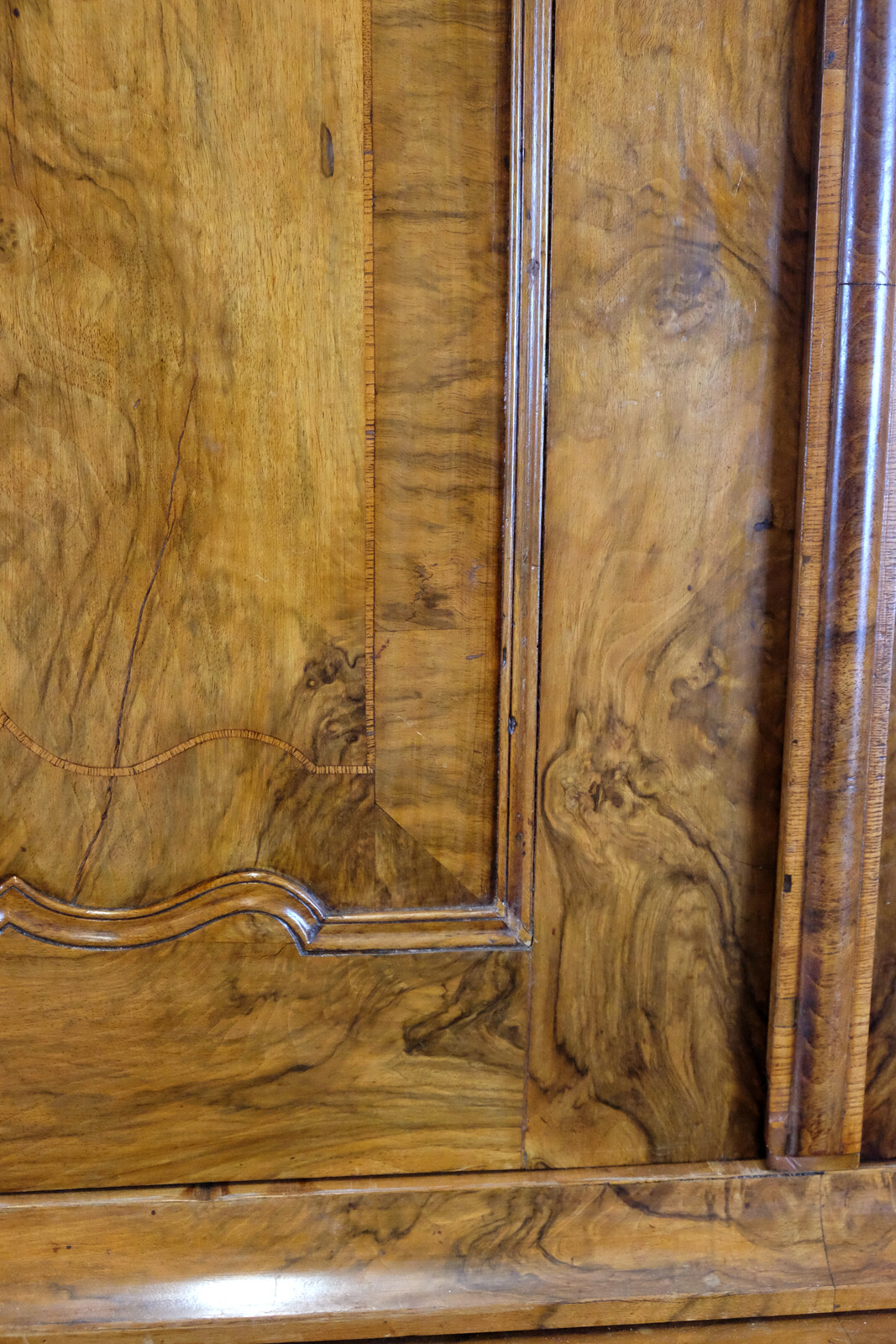 Cabinet Louis XV walnut