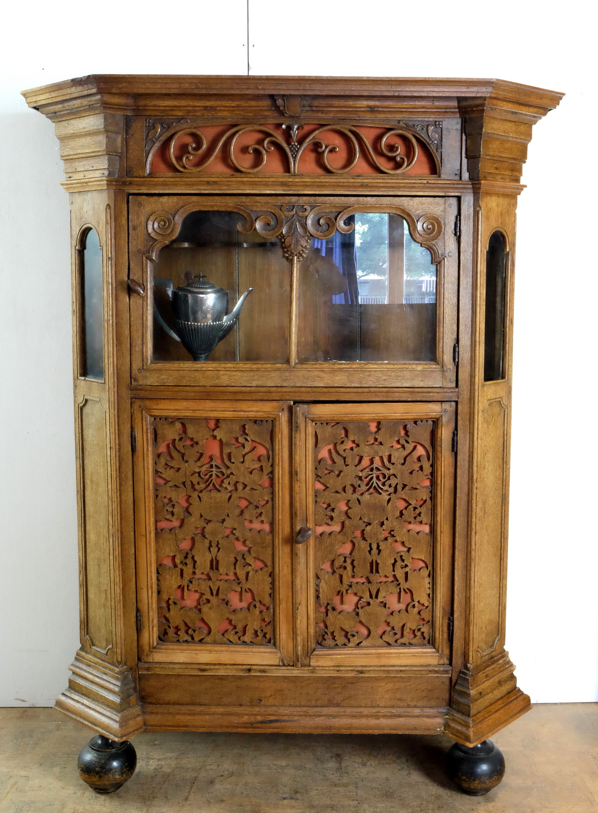 Cabinet Swiss