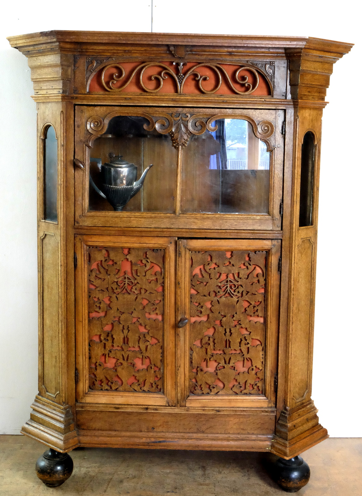Cabinet Swiss