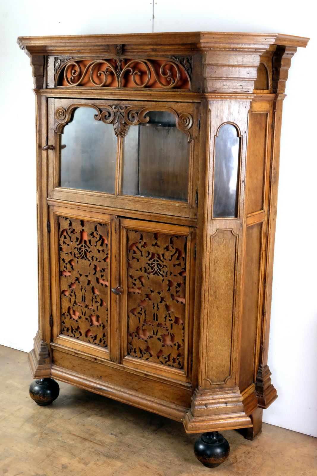 Cabinet Swiss