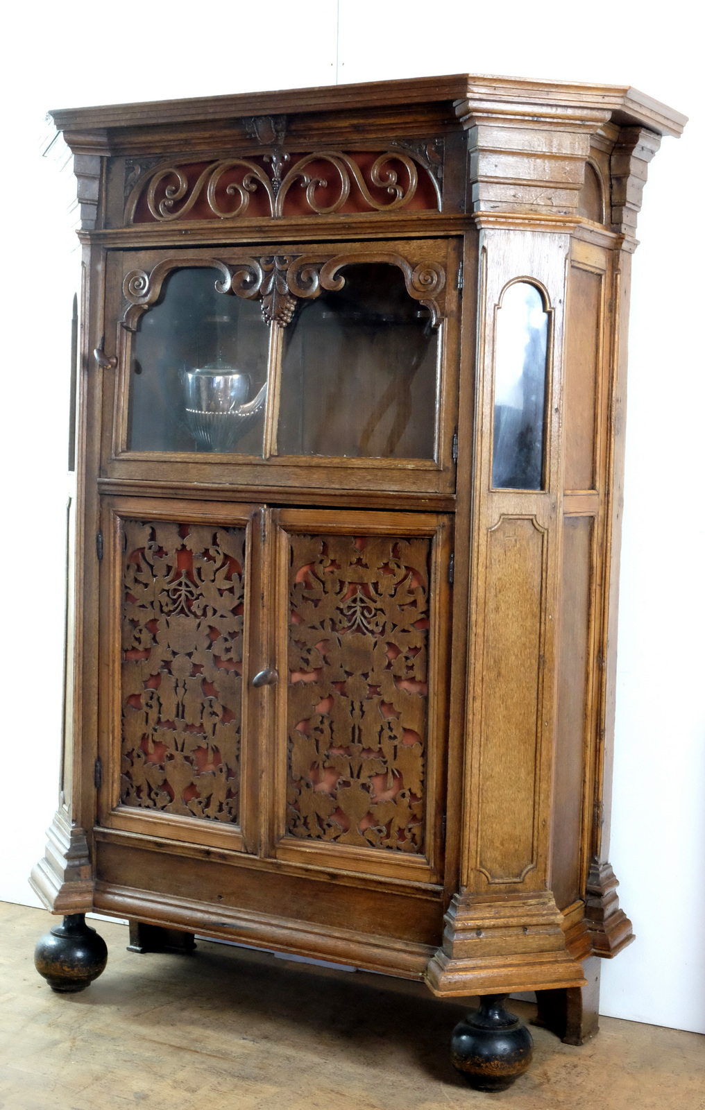 Cabinet Swiss