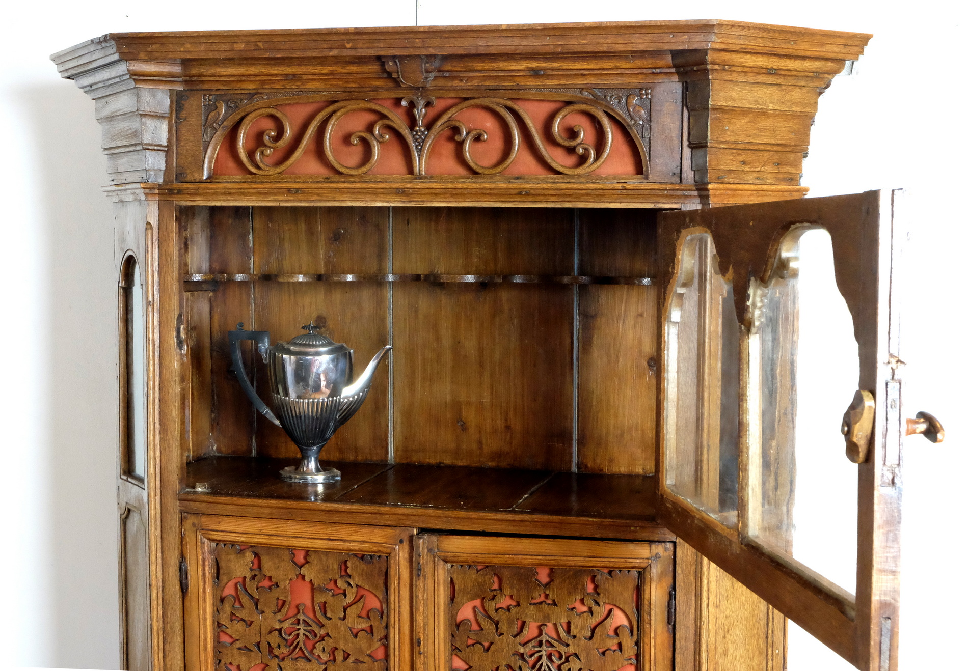 Cabinet Swiss