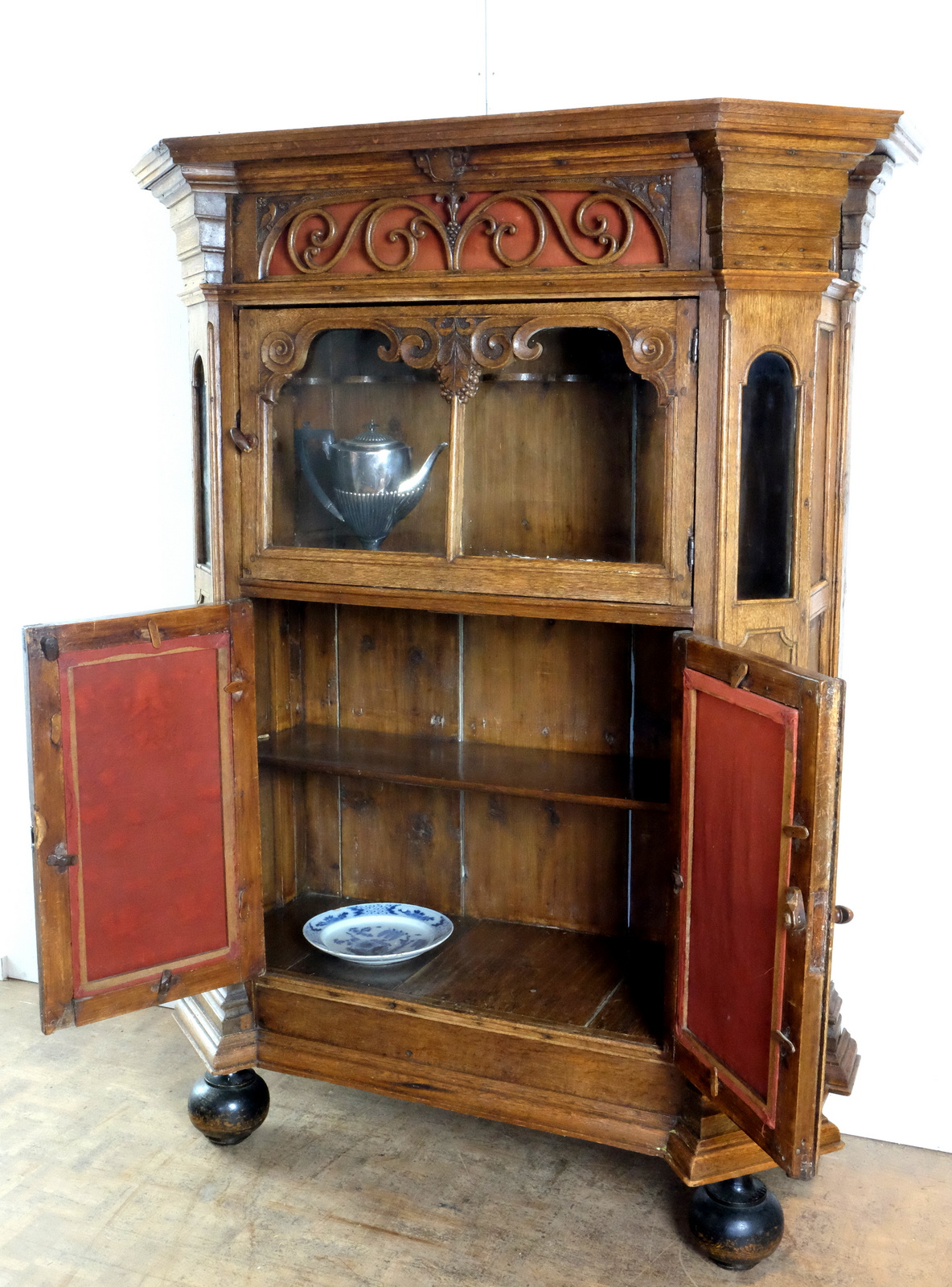 Cabinet Swiss