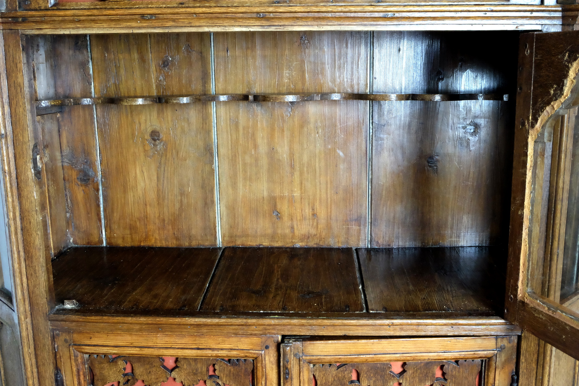 Cabinet Swiss