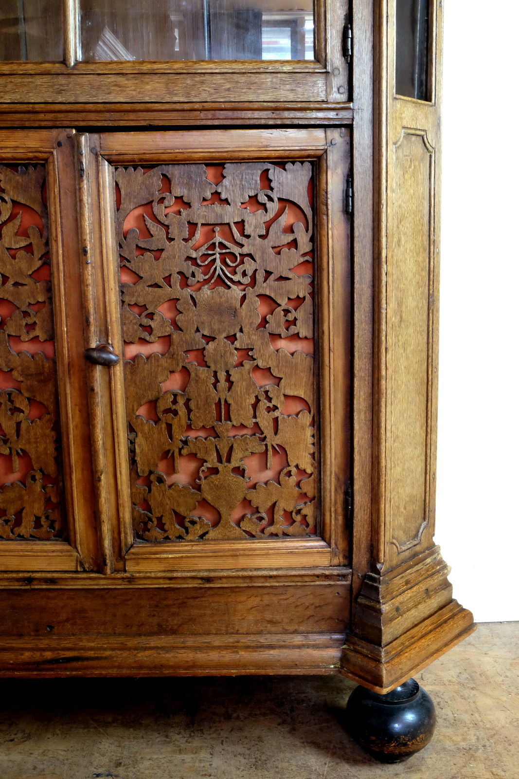 Cabinet Swiss