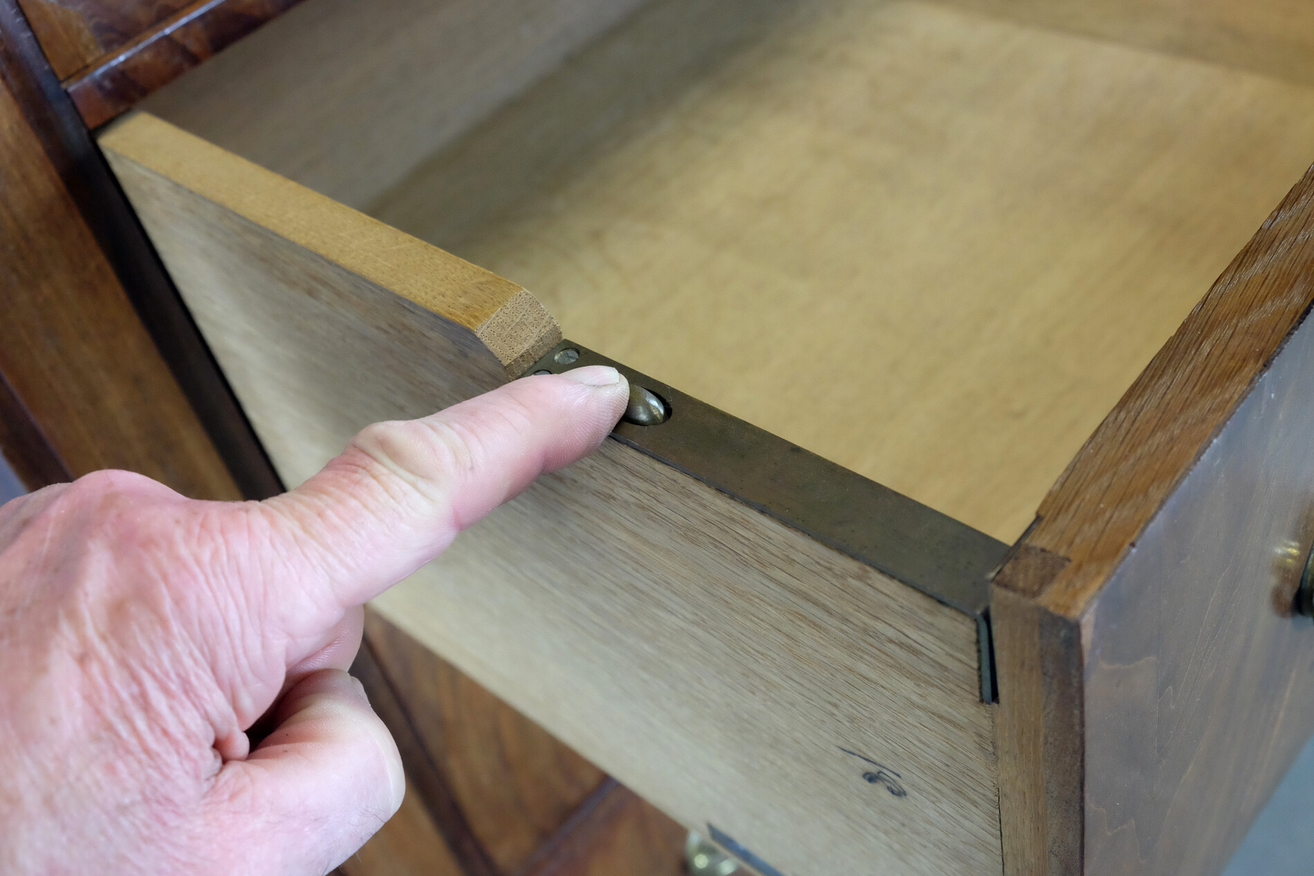 chiffonnière, chest with drawers Dutch early 19th century