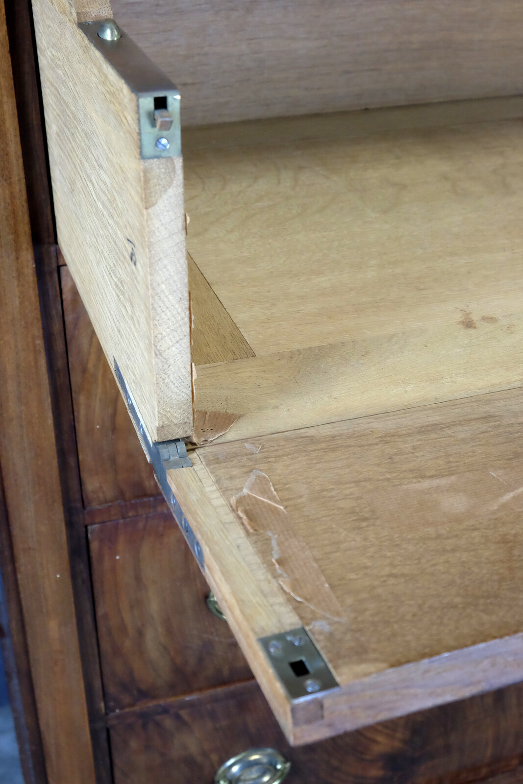 chiffonnière, chest with drawers Dutch early 19th century