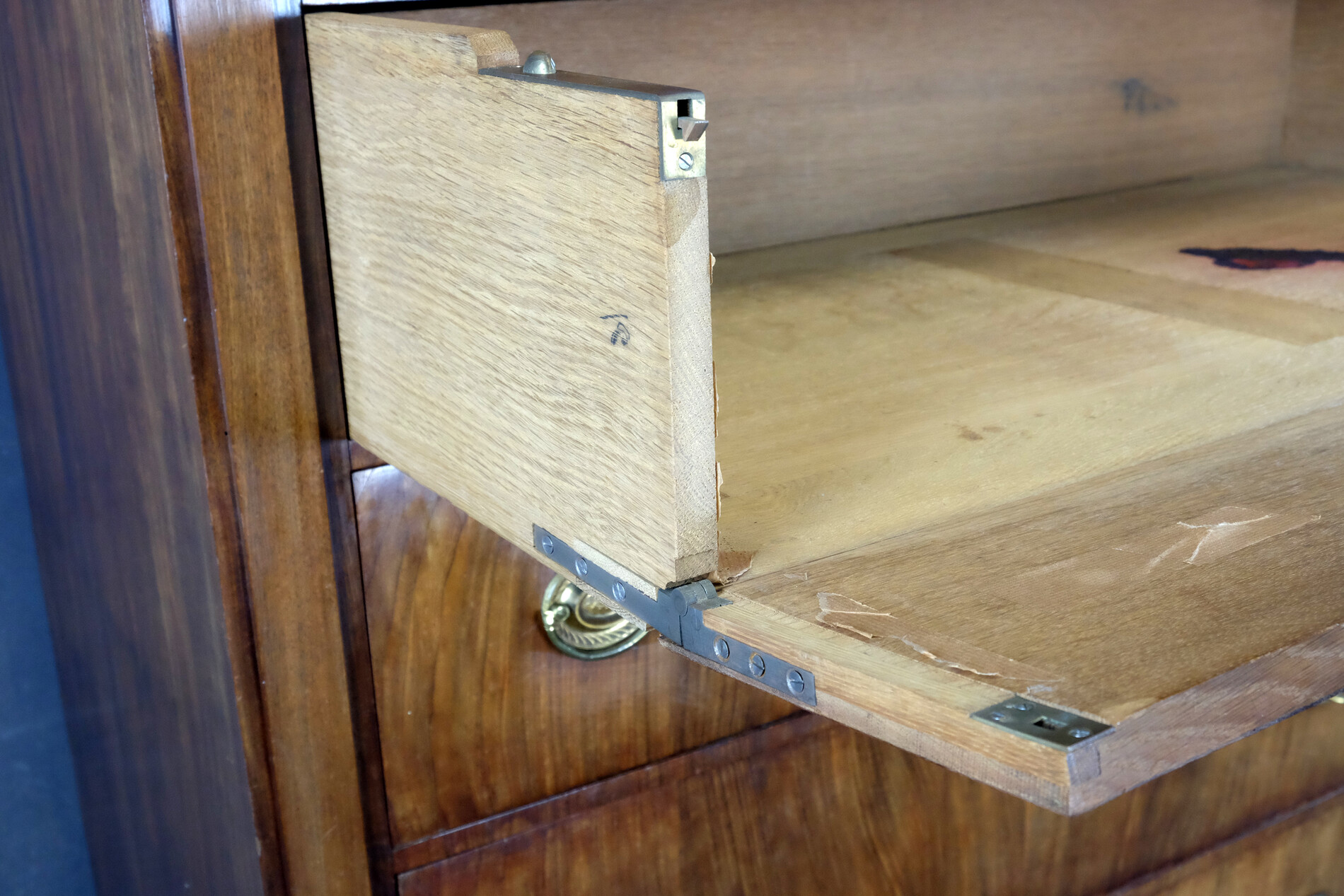 chiffonnière, chest with drawers Dutch early 19th century