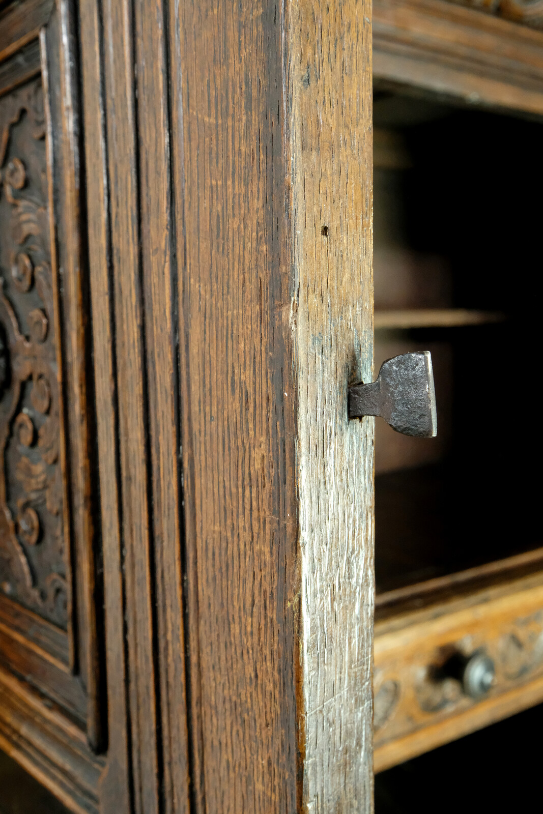 Dutch 17th century Oak Pilasterkast