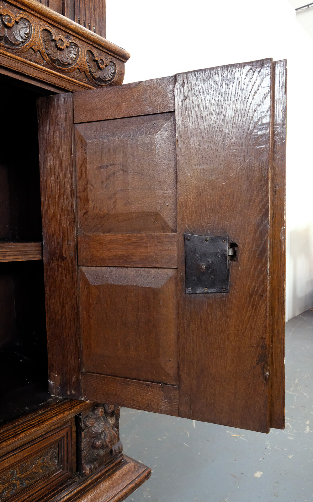 Dutch 17th century Oak Pilasterkast