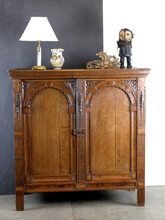 Dutch 17th century Toogkast. 
