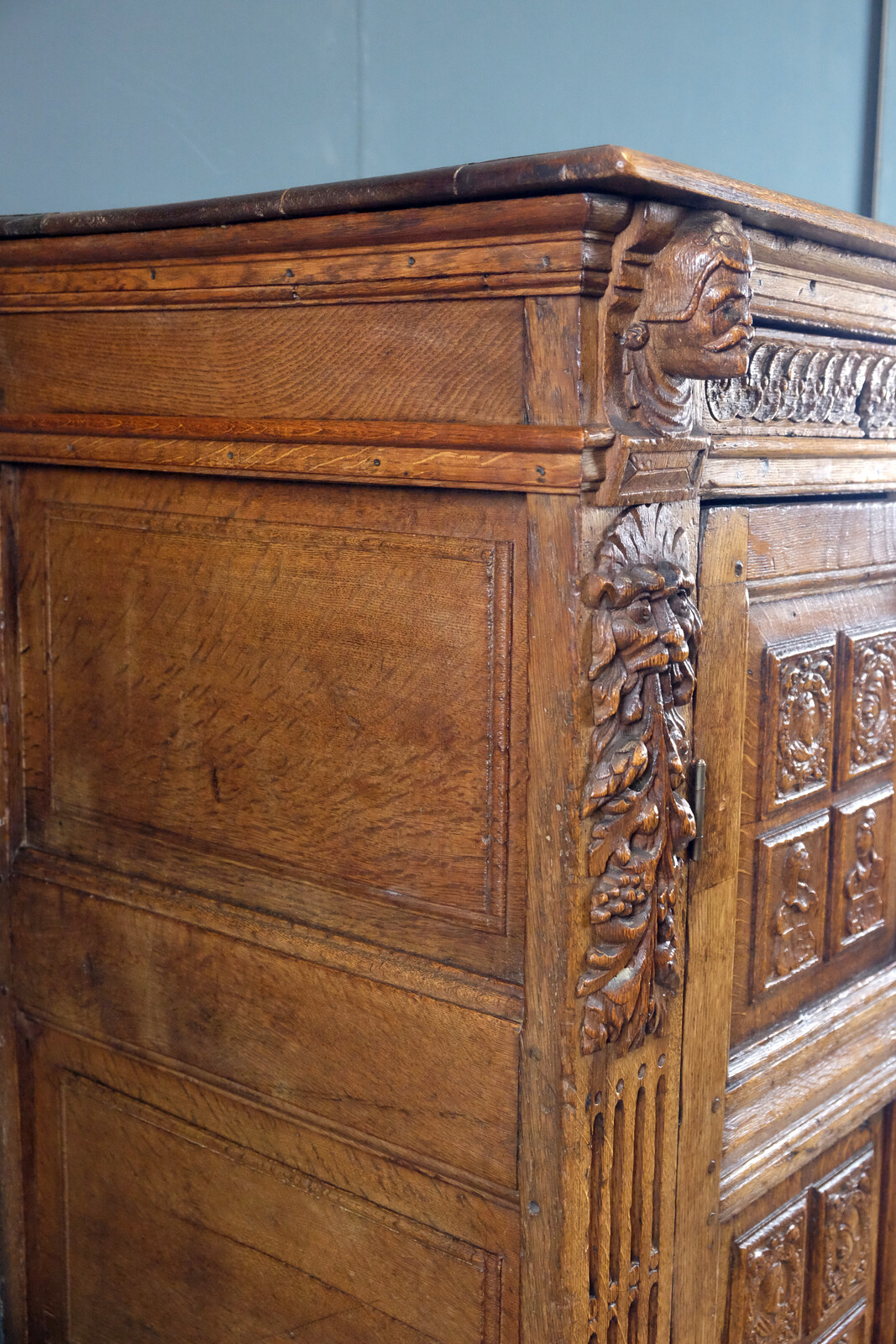 Early Brabant od Famish Cabinet 