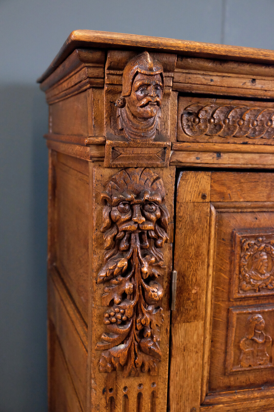 Early Brabant od Famish Cabinet 