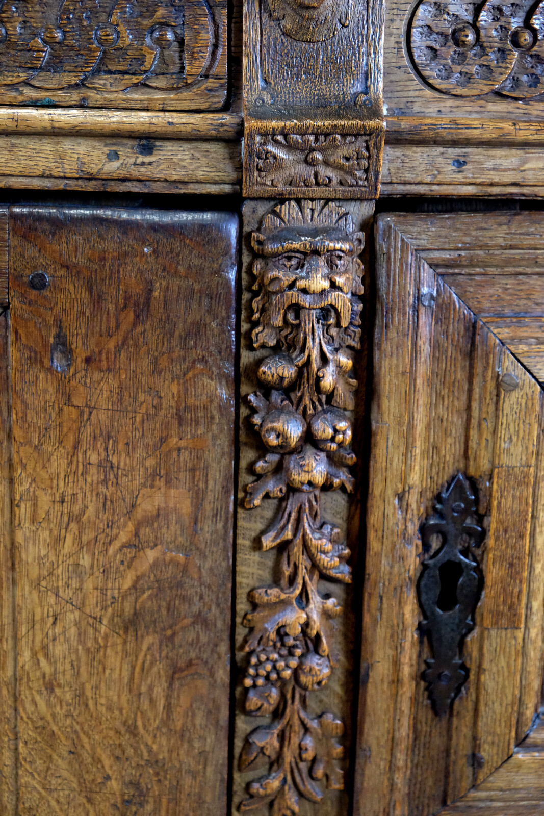 Early Brabant od Famish Cabinet 