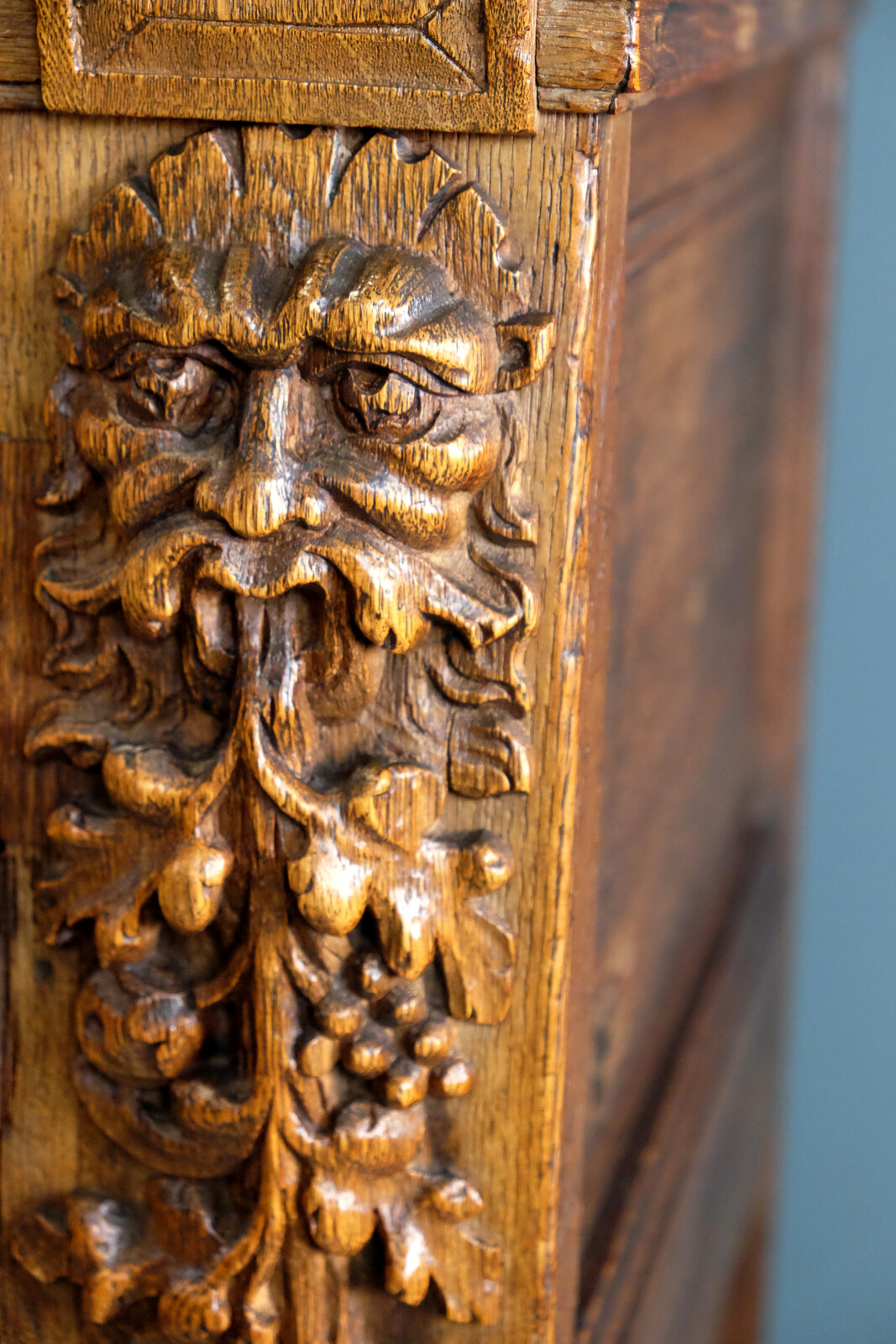 Early Brabant od Famish Cabinet 