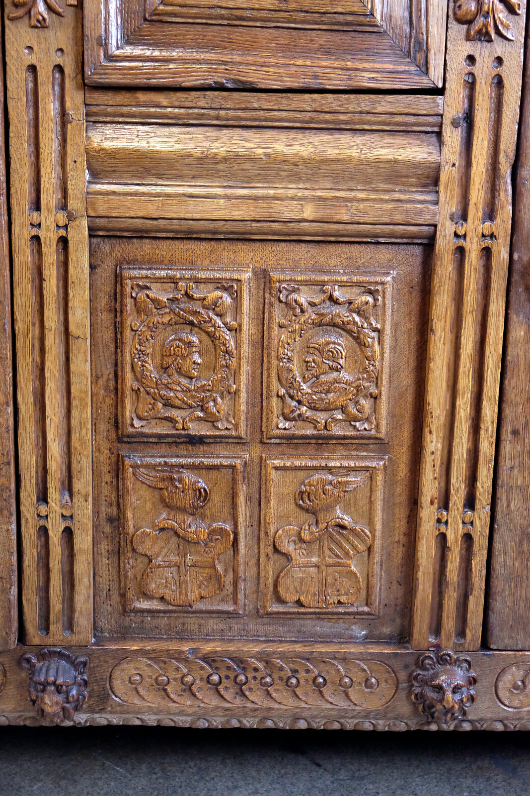 Early Brabant od Famish Cabinet 