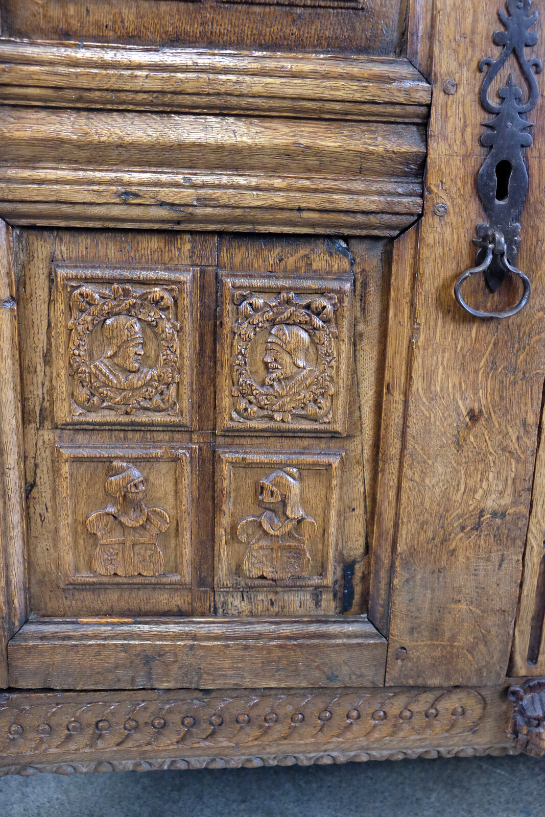 Early Brabant od Famish Cabinet 