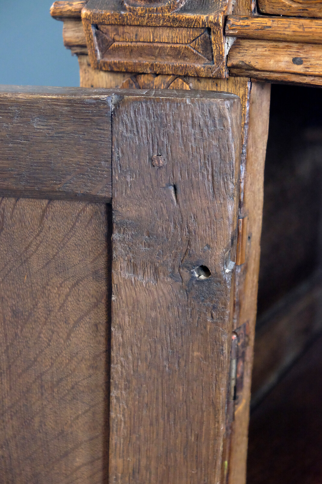 Early Brabant od Famish Cabinet 
