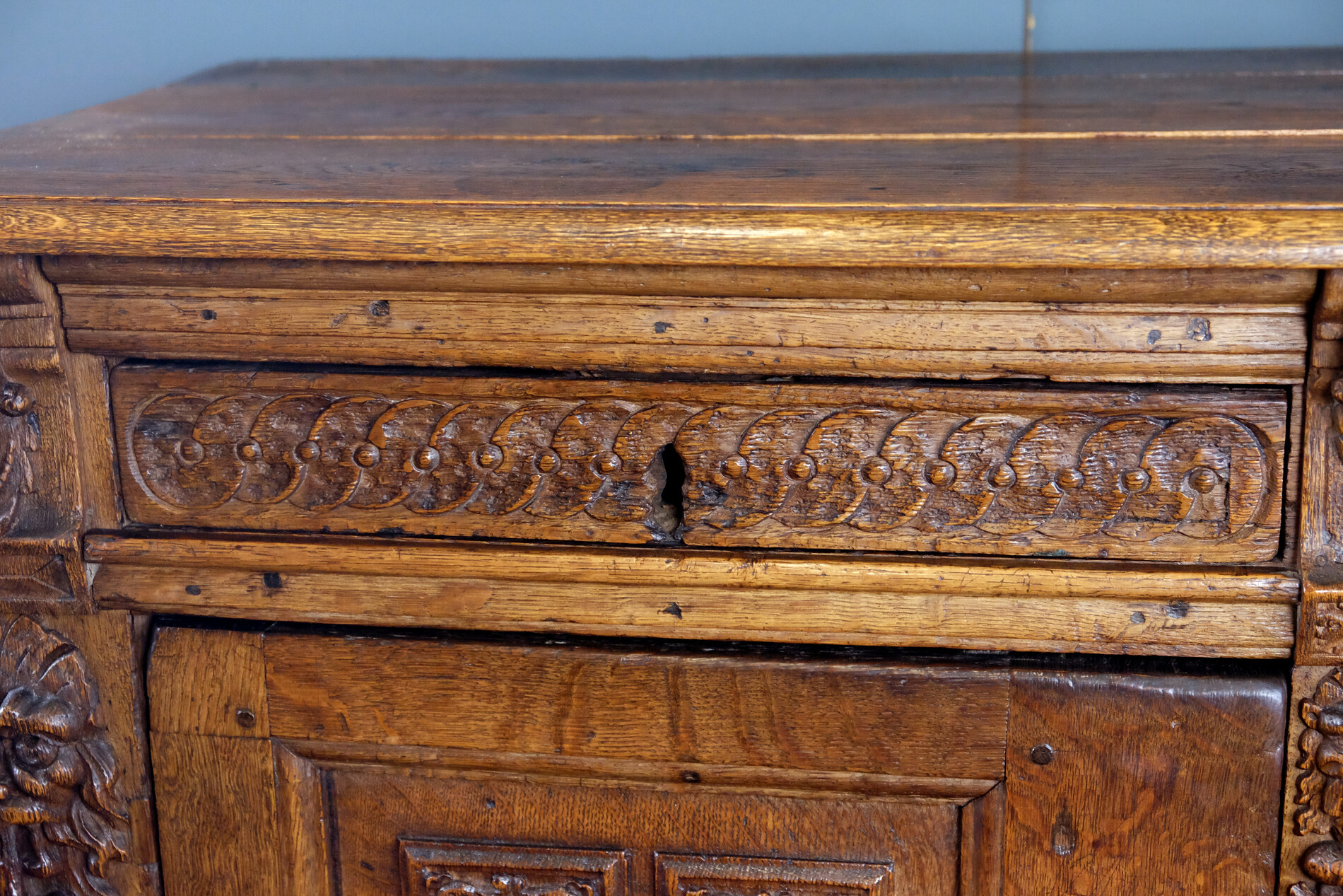 Early Brabant od Famish Cabinet 