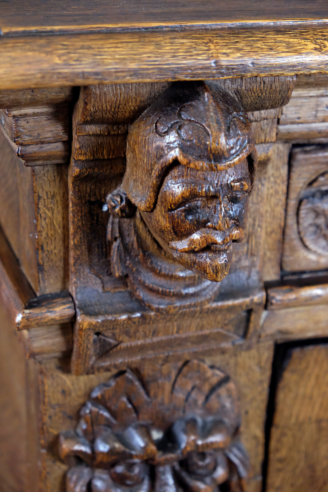 Early Brabant od Famish Cabinet 
