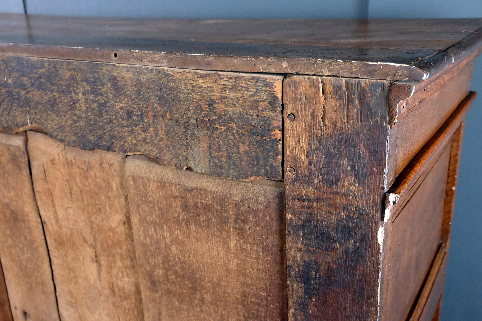 Early Brabant od Famish Cabinet 
