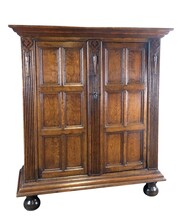Fine 17th Century Duch Two Doors Cabinet, Kast