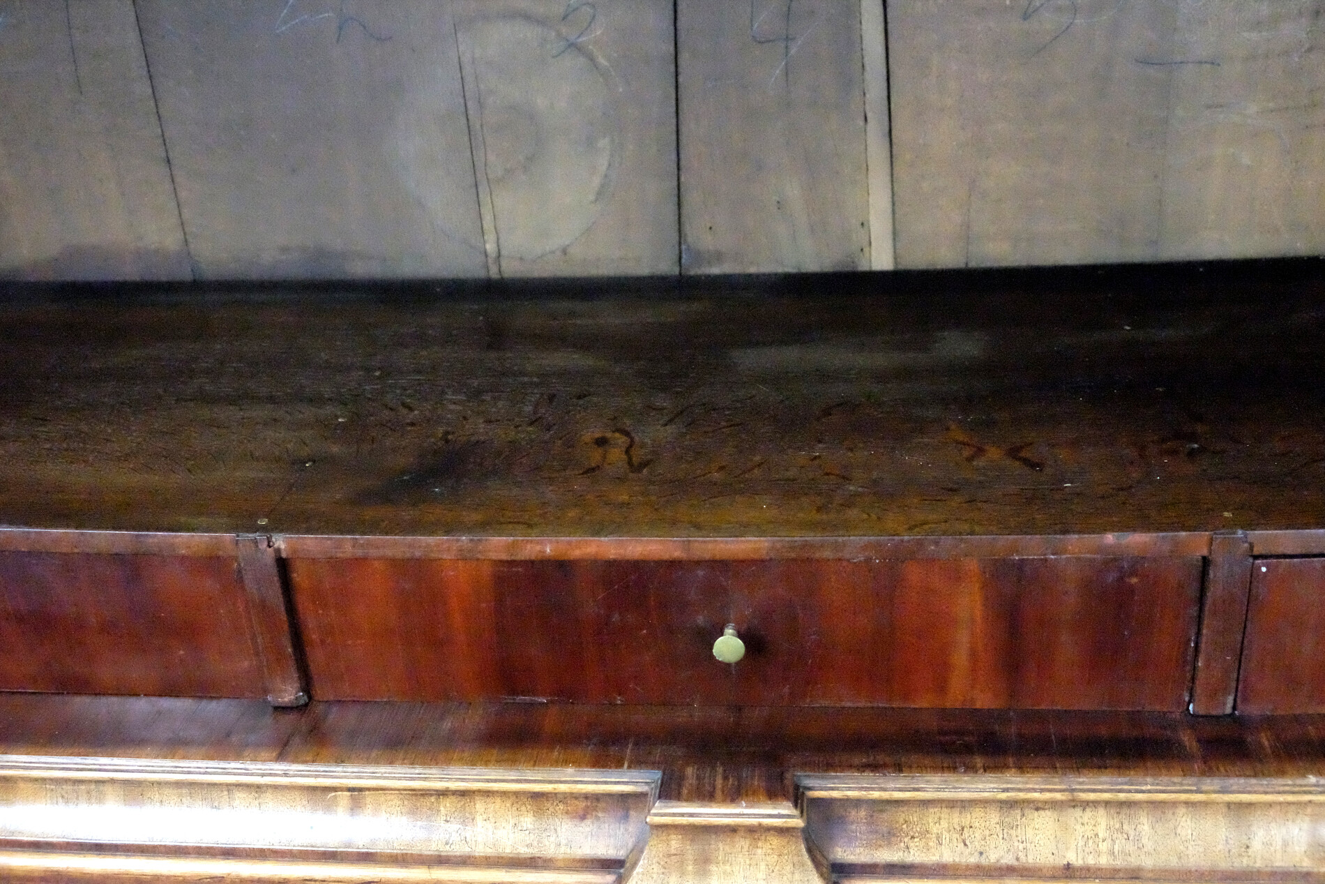 fine 18th century cabinet 