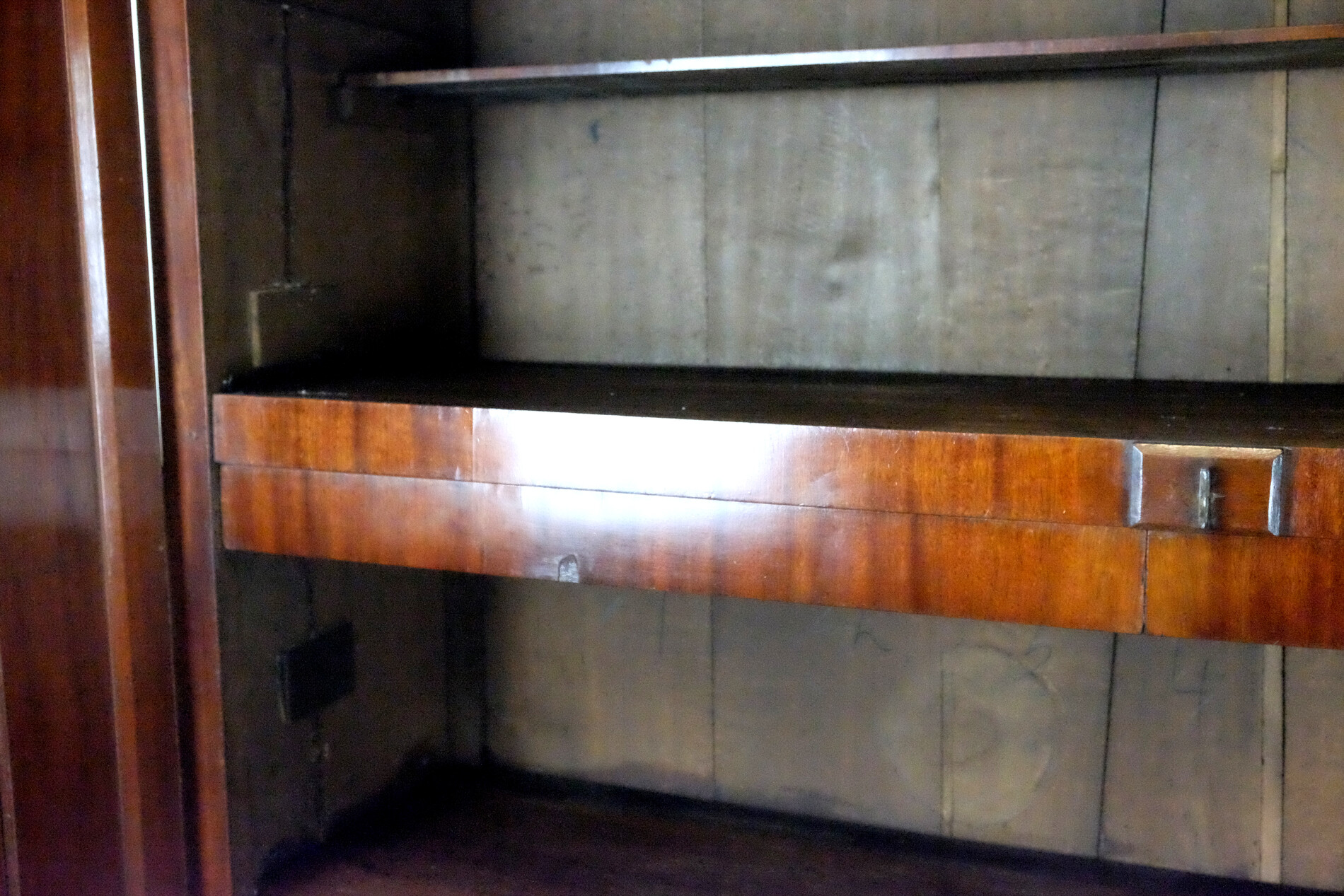 fine 18th century cabinet 