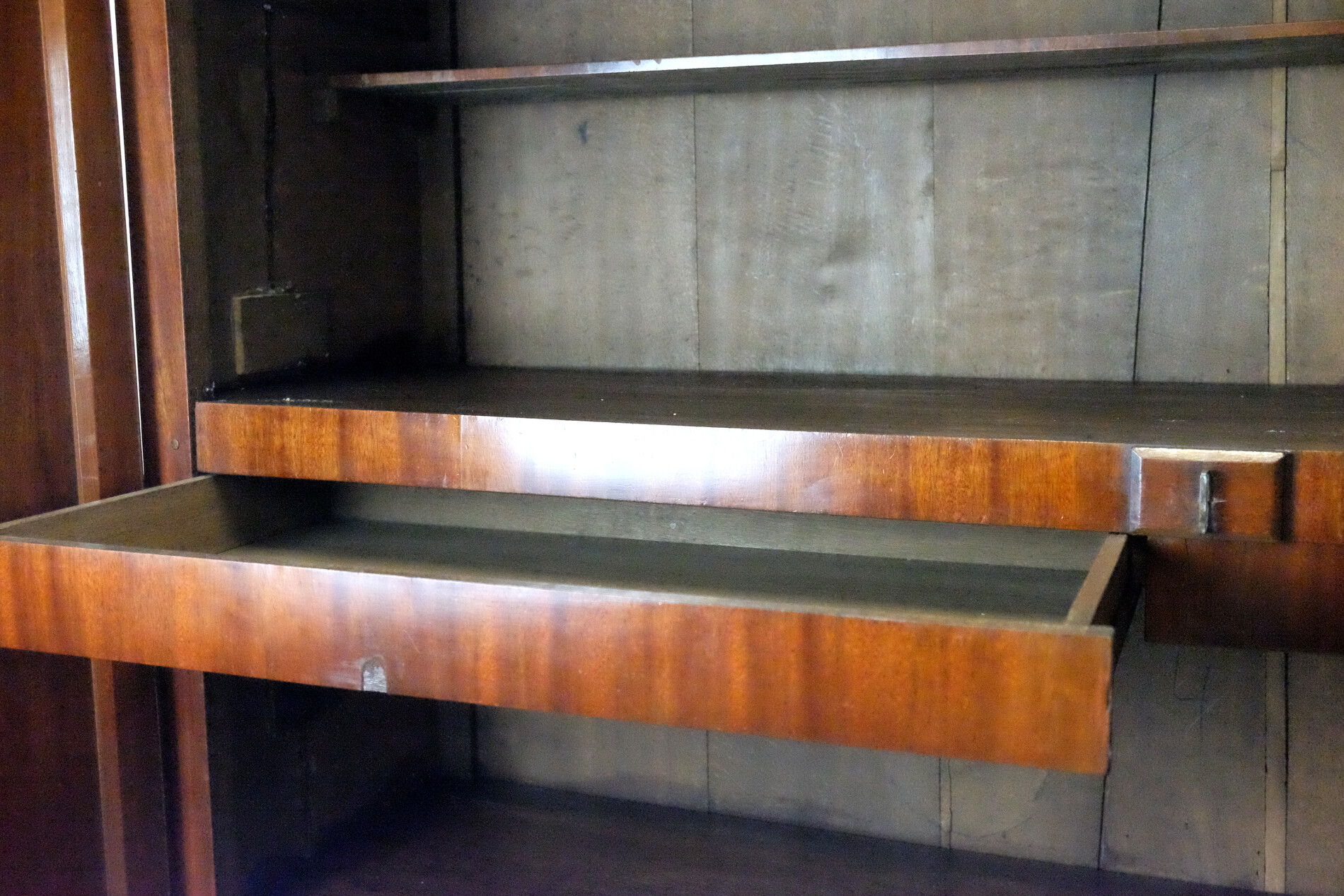 fine 18th century cabinet 