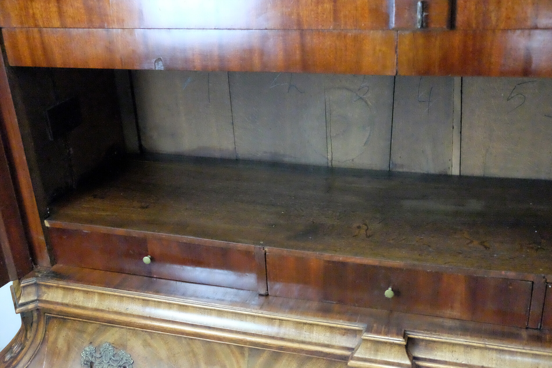 fine 18th century cabinet 