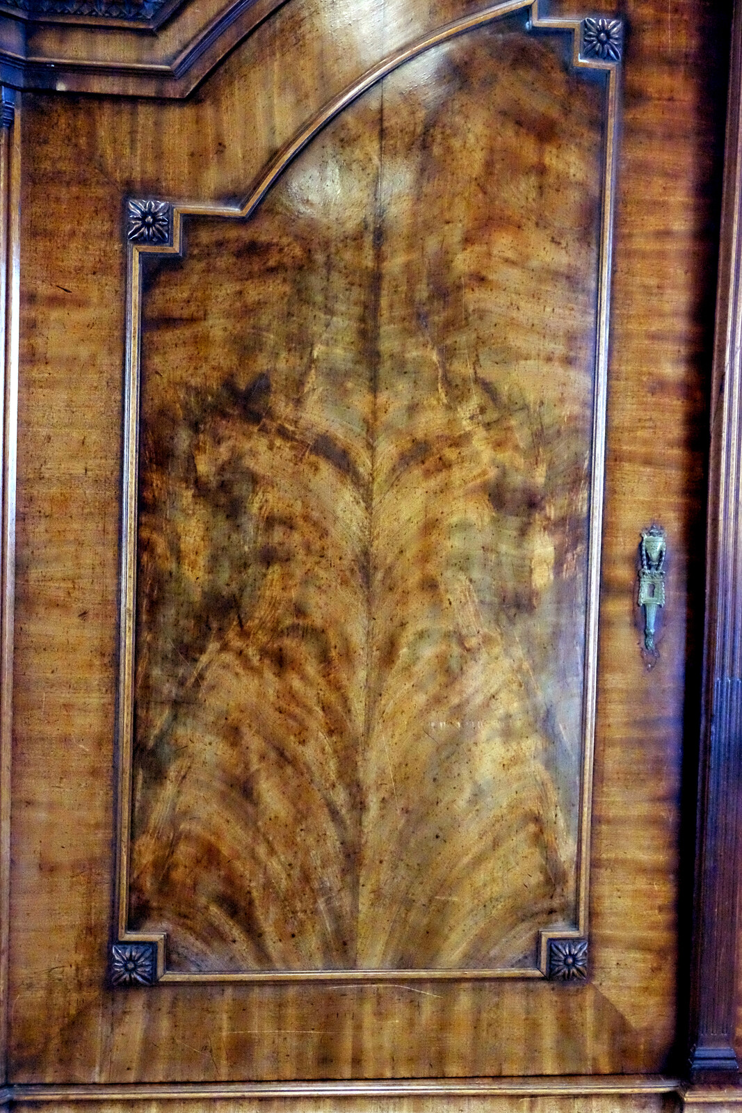 fine 18th century cabinet 