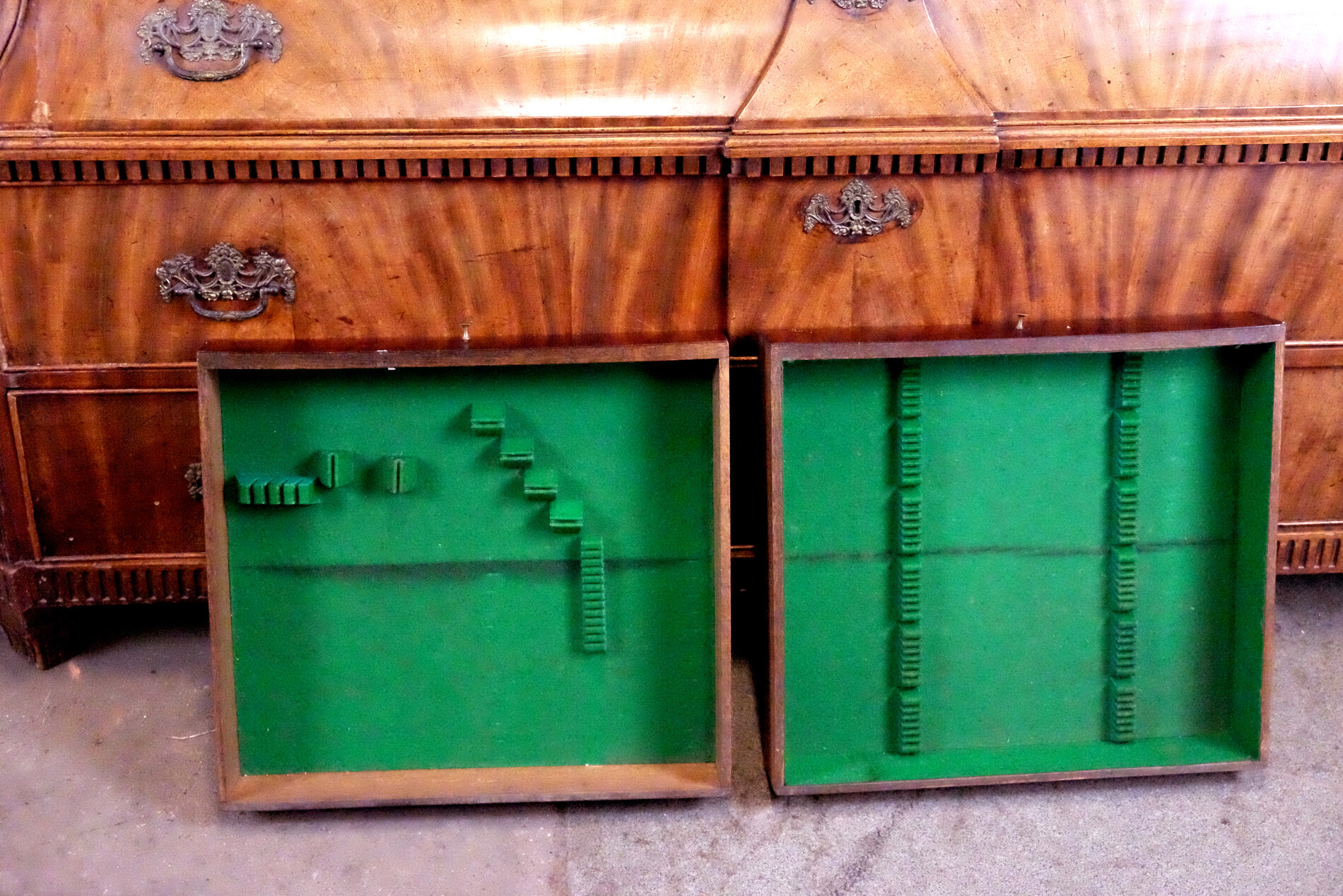 fine 18th century cabinet 