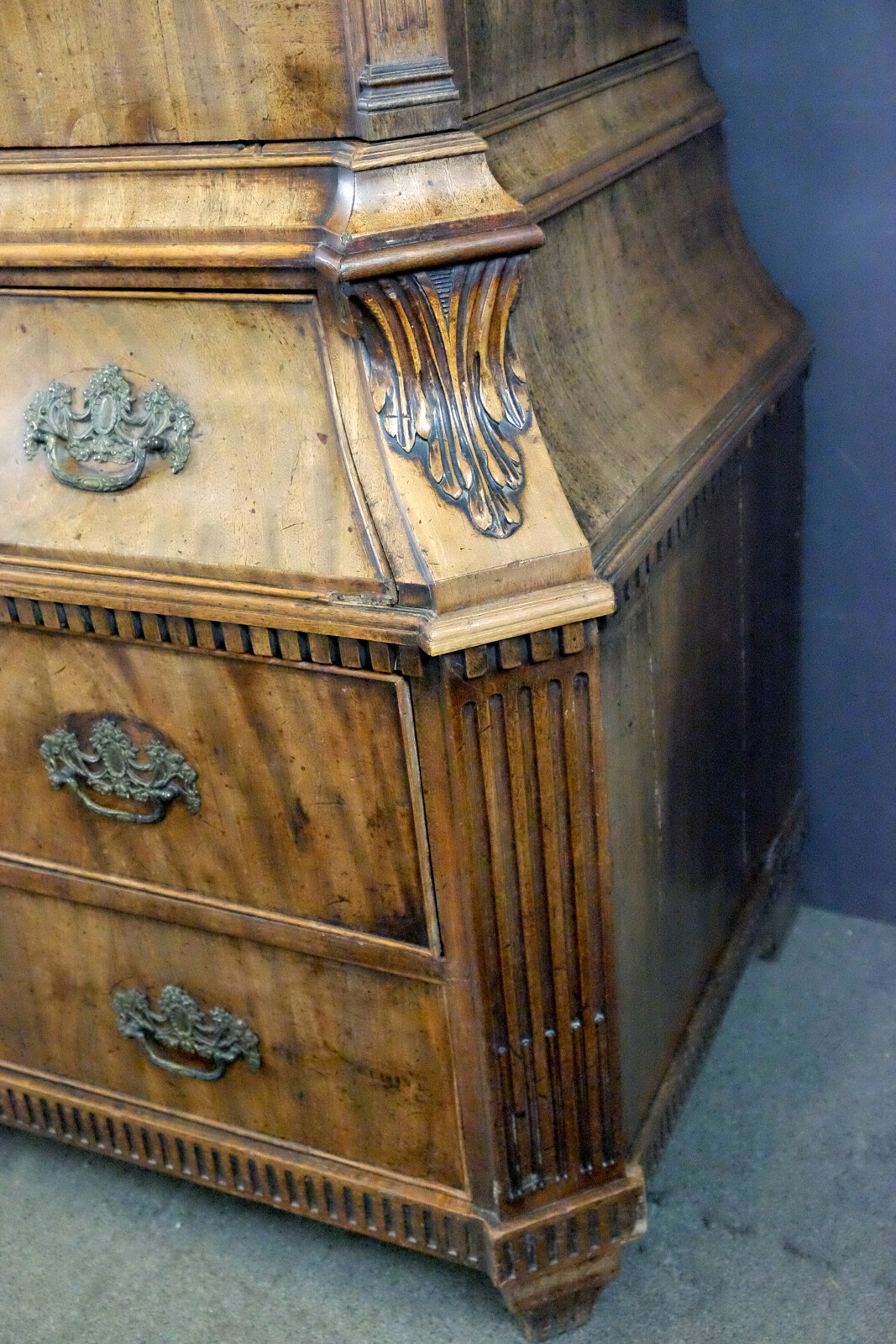 fine 18th century cabinet 
