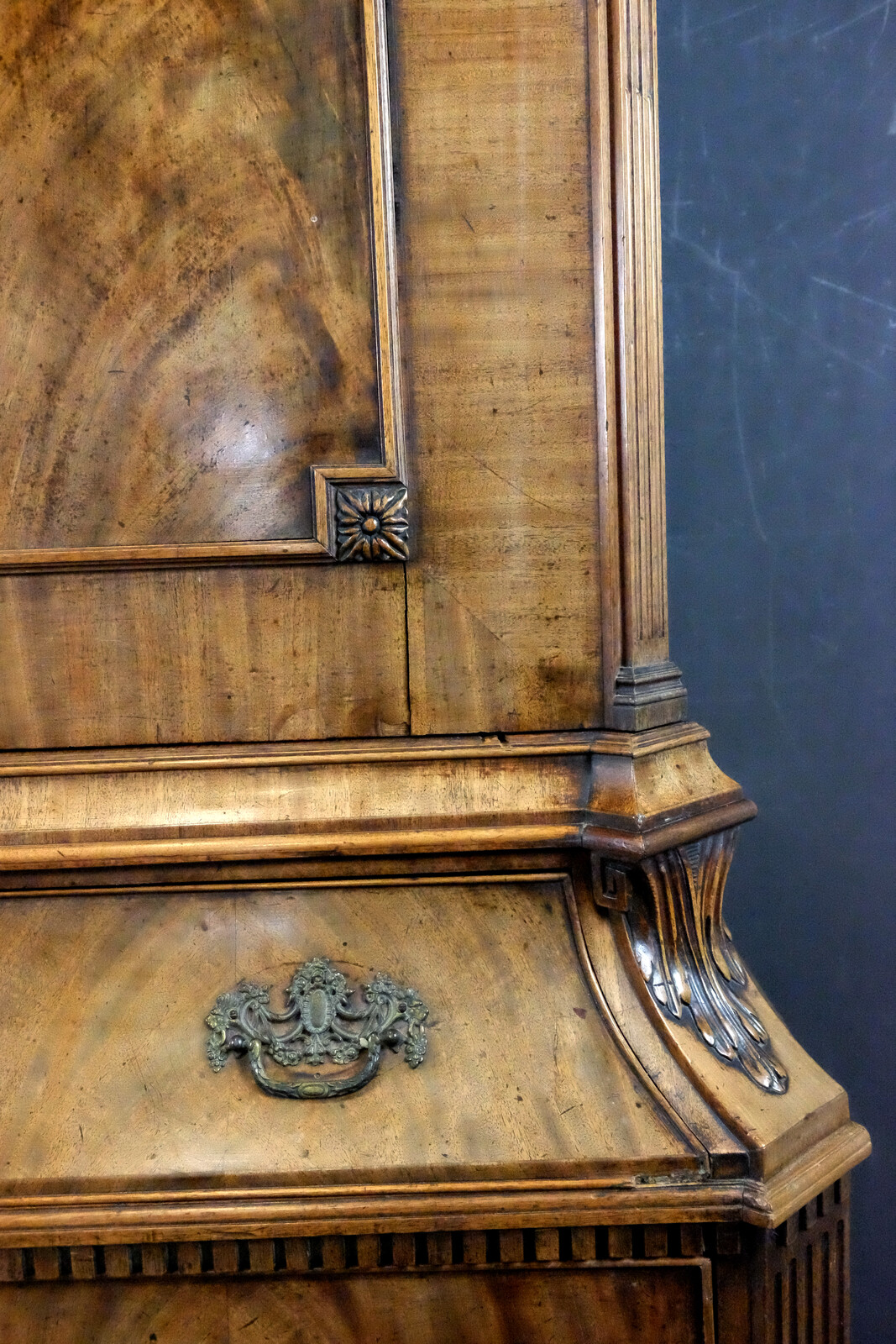 fine 18th century cabinet 