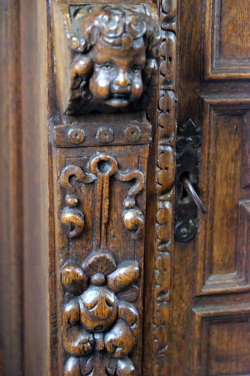 Fine ans Rare Dutch 17th century cabinet 