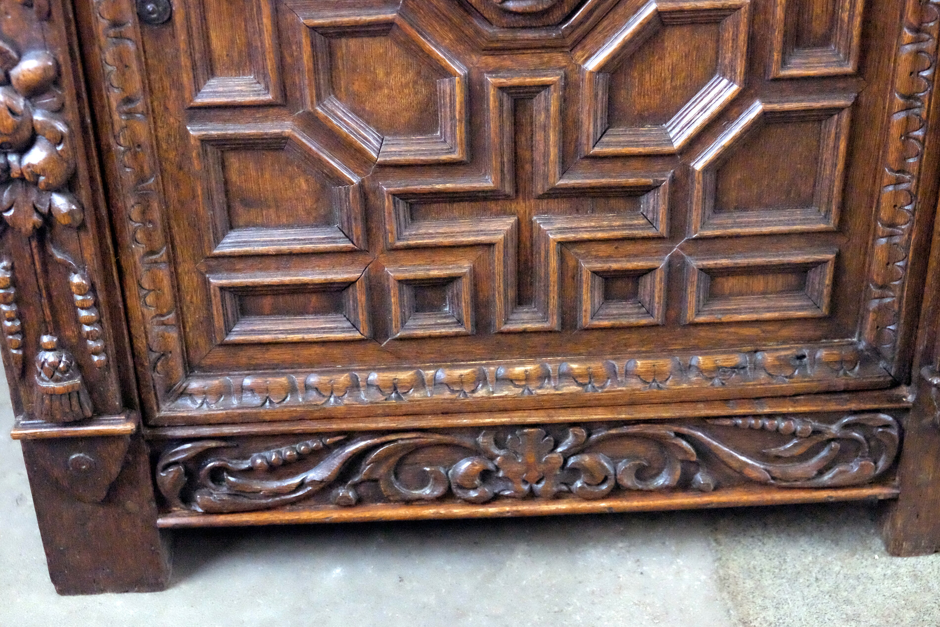 Fine ans Rare Dutch 17th century cabinet 