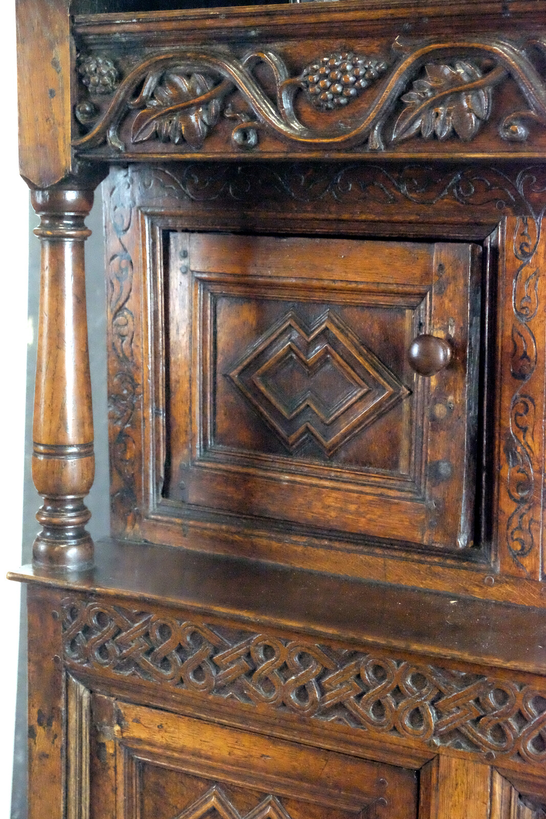 Fine Court Copboard - 17the century Tridern 