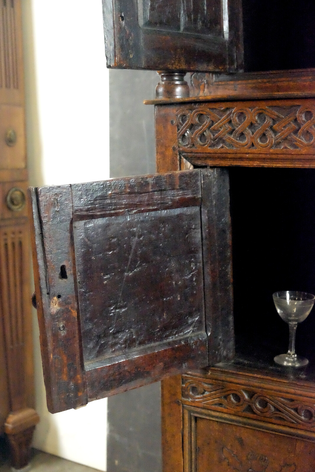 Fine Court Copboard - 17the century Tridern 