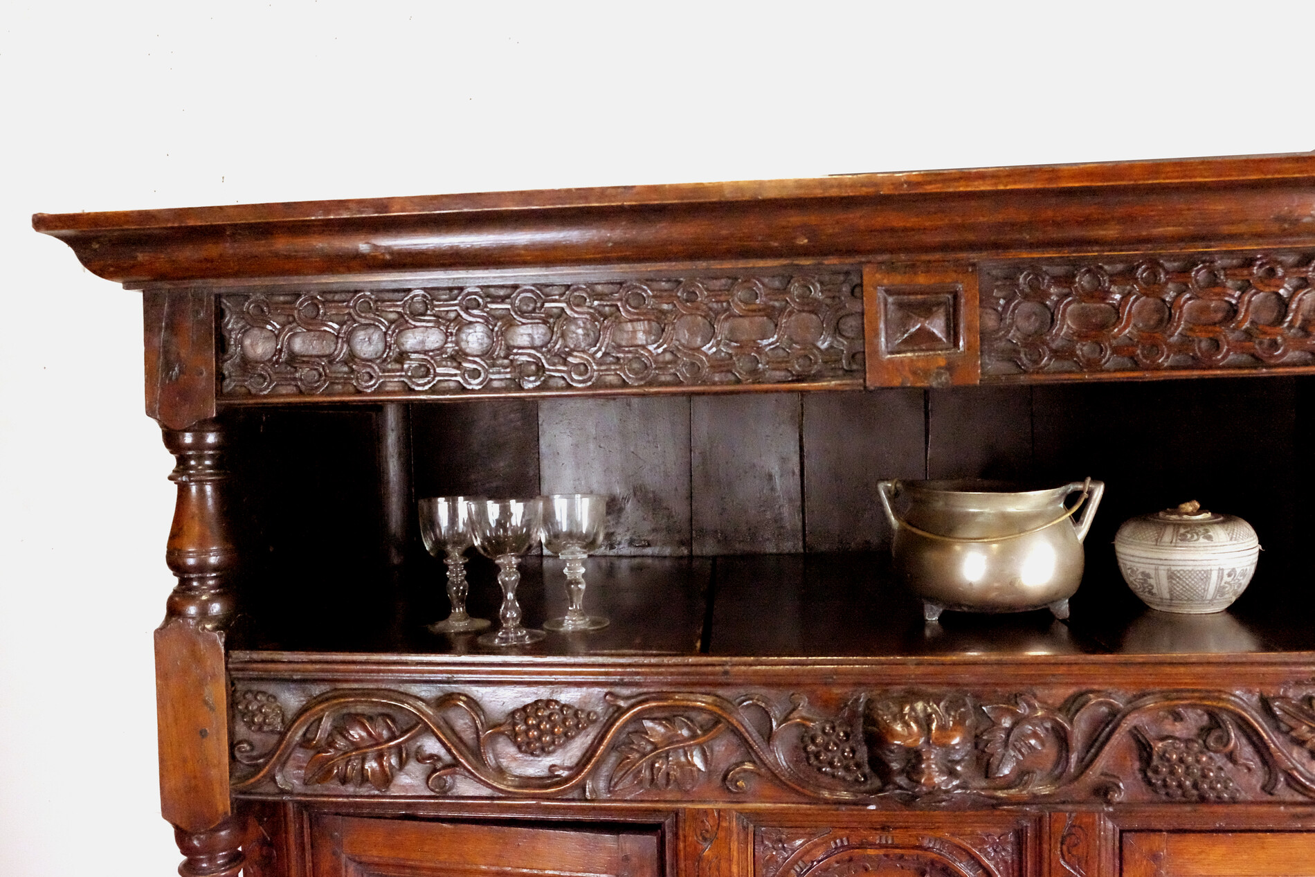 Fine Court Copboard - 17the century Tridern 