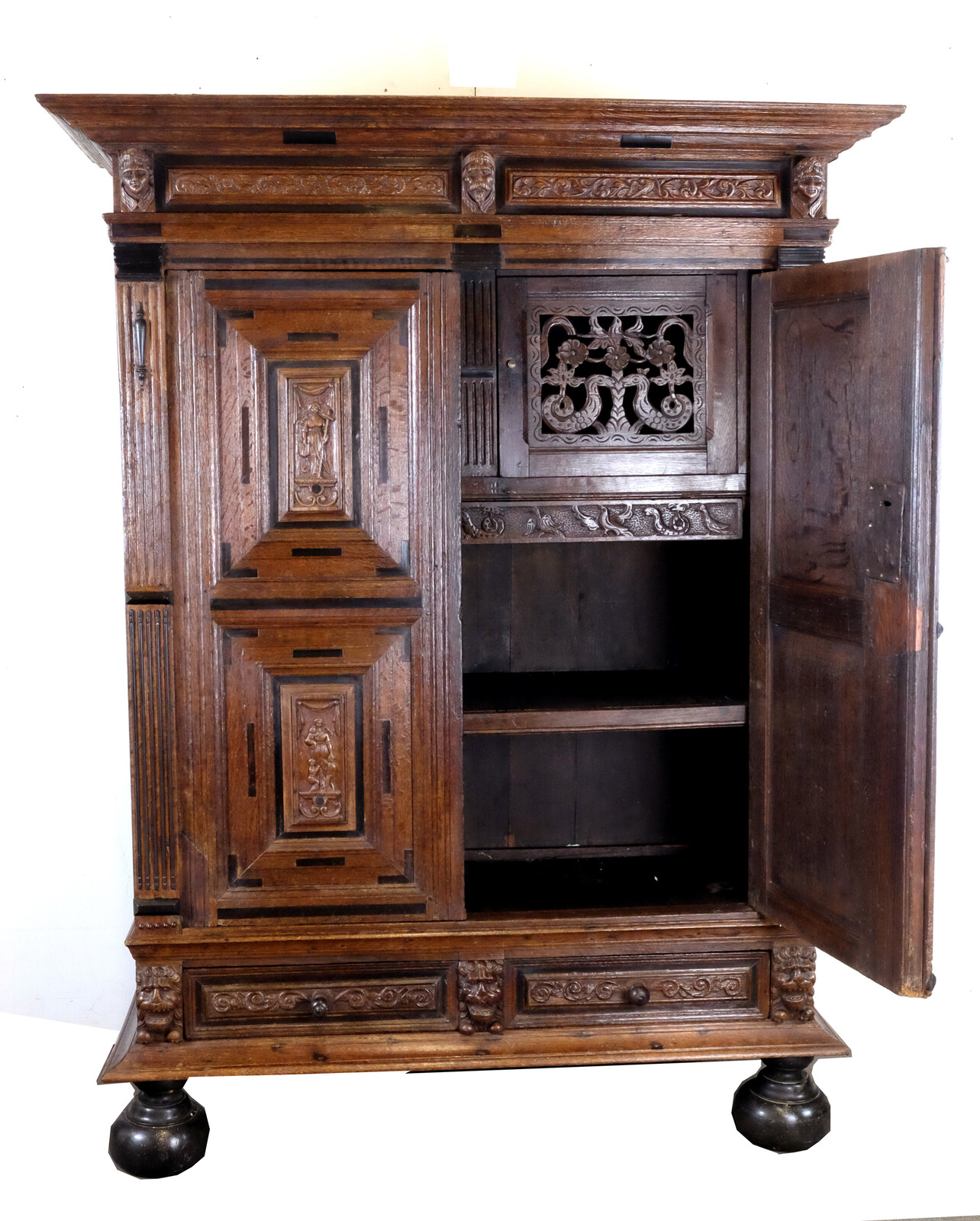 Fine Dutch 17th Century paneled Cabinet 