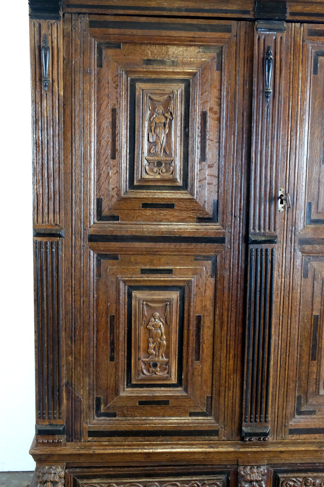 Fine Dutch 17th Century paneled Cabinet 