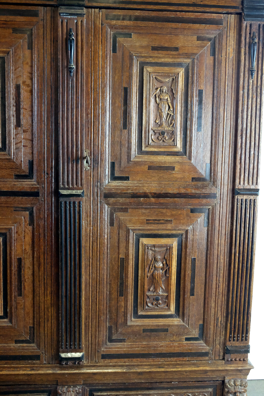 Fine Dutch 17th Century paneled Cabinet 
