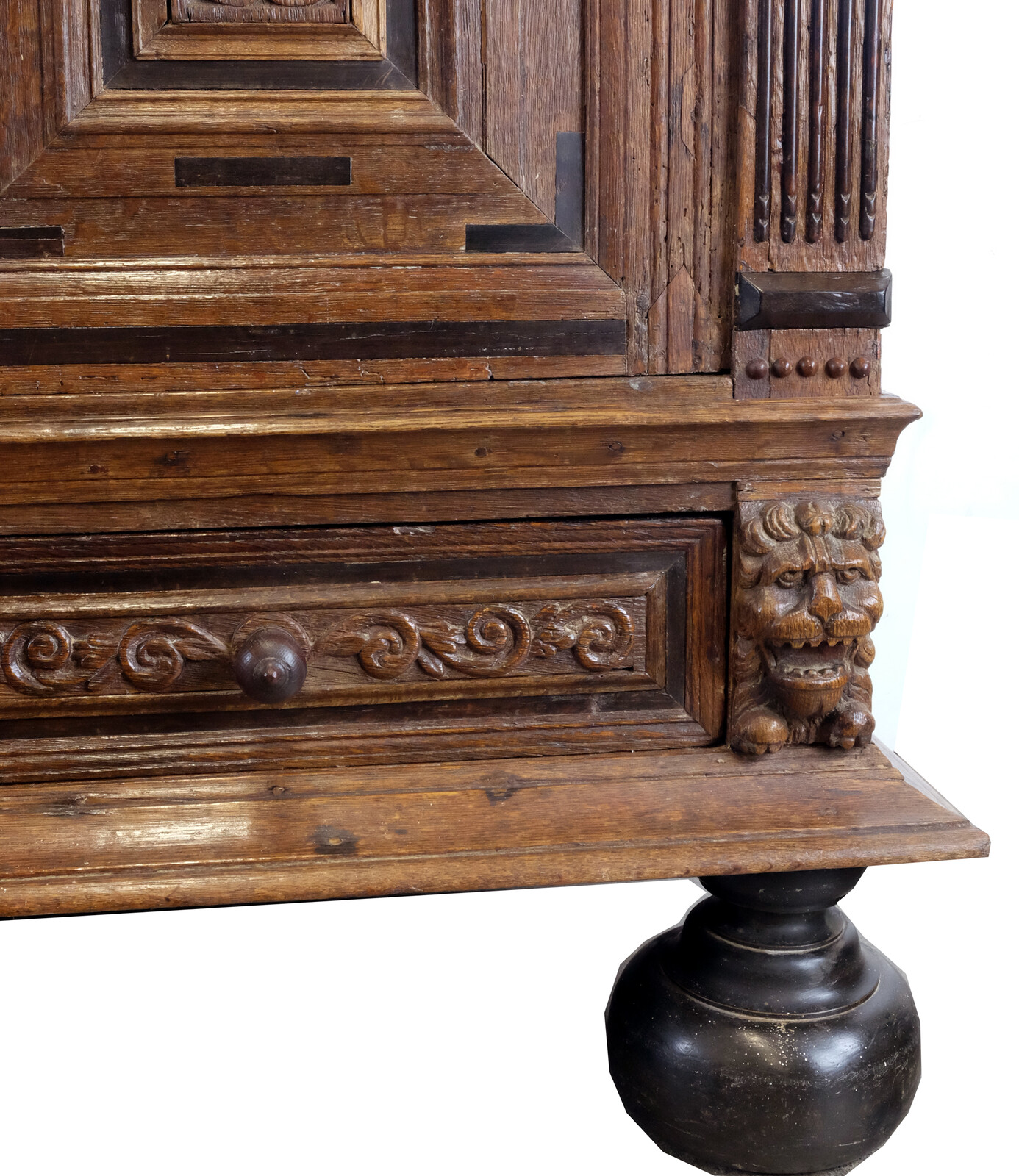 Fine Dutch 17th Century paneled Cabinet 