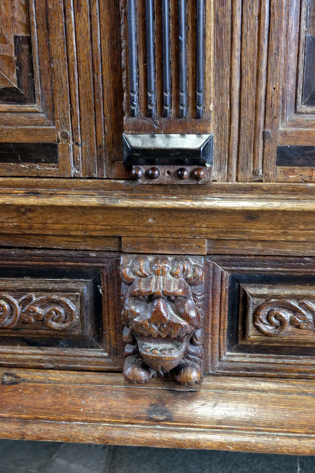 Fine Dutch 17th Century paneled Cabinet 